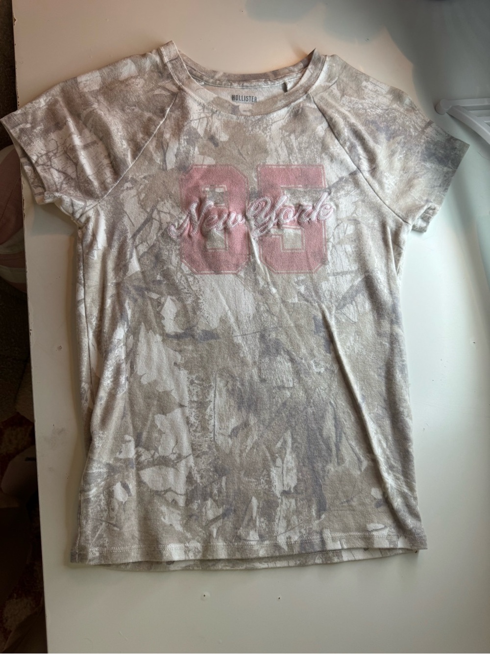 Hollister Light Pink & camo '85 New York' Short Sleeve graphic Tee